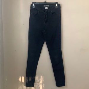 BLACK SKINNY JEANS